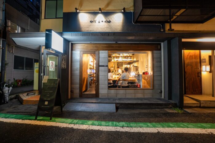 ガラス張りの店先